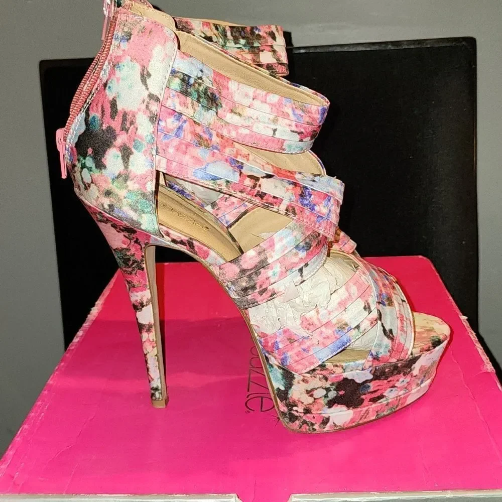 Shoe dazzle platform
